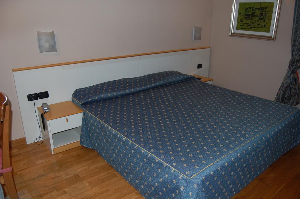 Albergo Ristorante Sant'Eustorgio Arcore Pokój zdjęcie