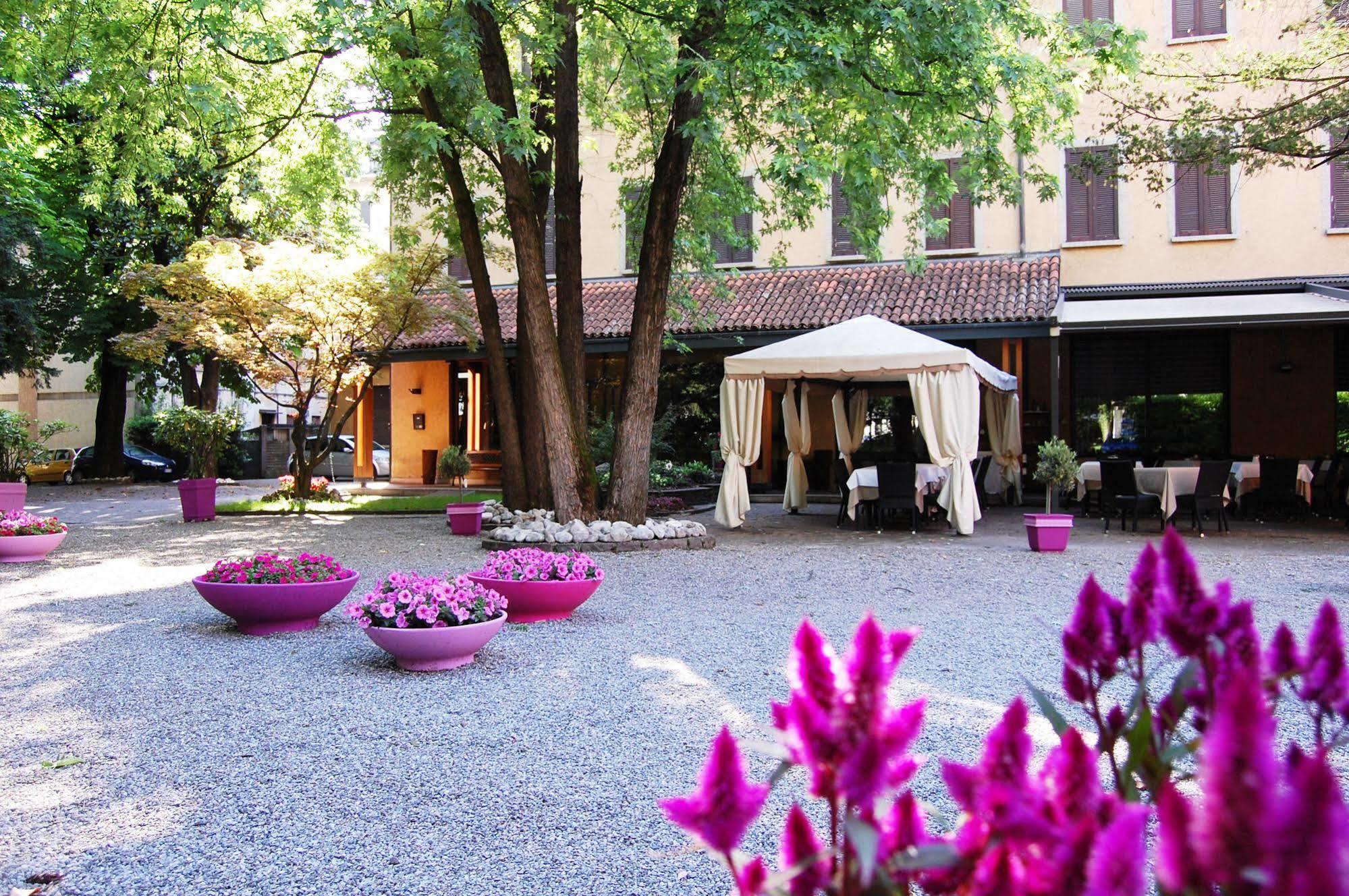 Albergo Ristorante Sant'Eustorgio Arcore Zewnętrze zdjęcie